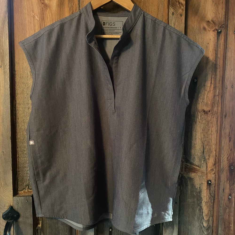 FIGS Rafaela Oversized Scrub Top- Graphite